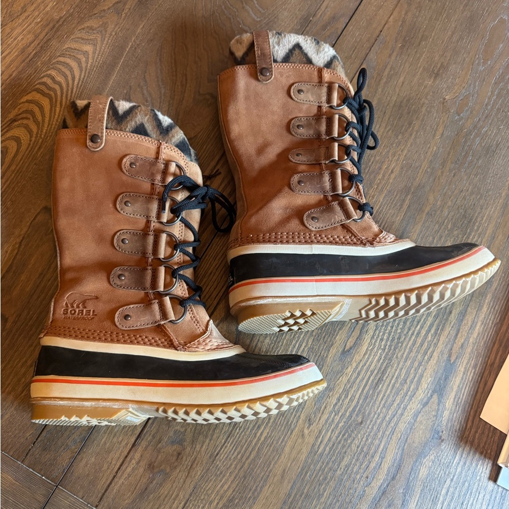 Sorel Tan and Black Lace-Up Boots size 8.5 new without tags or box